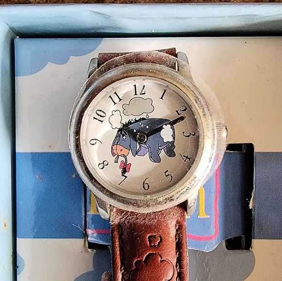 Vintage 90s Fossil Eeyore Watch Disney Store Exclusive NEW BOX - Picture 3 of 3